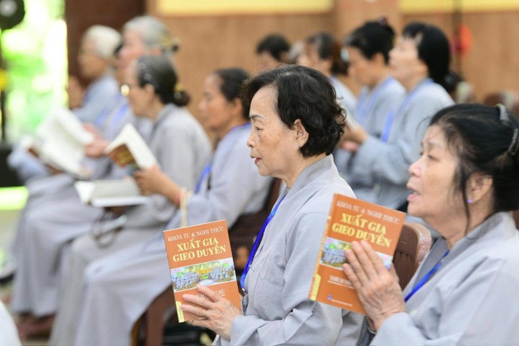 KHAI MẠC KHÓA TU “PHƯƠNG TRỜI THONG DONG” LẦN 10: GIEO DUYÊN XUẤT GIA, CÙNG TĂNG ĐOÀN AN CƯ TU HỌC