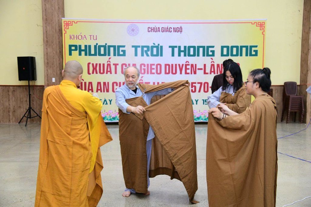 GẦN 100 HÀNH GIẢ “PHƯƠNG TRỜI THONG DONG” LẦN 10 NHẬP CHÚNG, LÀM QUEN NẾP SỐNG TU HỌC TẠI TRƯỜNG HẠ CHÙA GIÁC NGỘ - ĐẤT ĐỎ