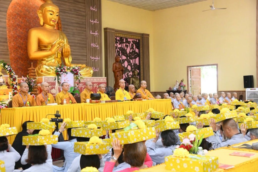 Đạo tràng Đạo Phật Ngày Nay và Phật tử gần xa dâng cúng pháp y, tứ sự đến hành giả an cư tại chùa Giác Ngộ – Đất Đỏ