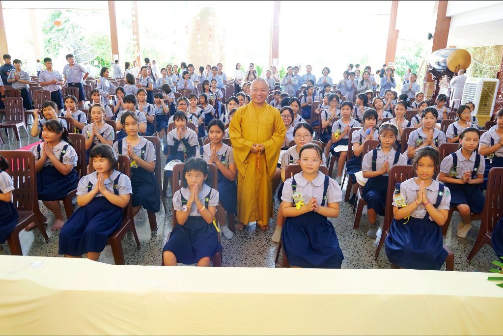 TUỔI TRẺ TỈNH THỨC, KIẾN TẠO TƯƠNG LAI": NGỌN ĐUỐC SOI ĐƯỜNG CHO HƠN 200 THANH THIẾU NIÊN GĐPT QUA LỜI DẠY CỦA THẦY NHẬT TỪ