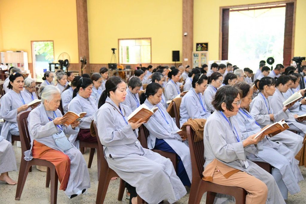 KHAI MẠC KHÓA TU “PHƯƠNG TRỜI THONG DONG” LẦN 10: GIEO DUYÊN XUẤT GIA, CÙNG TĂNG ĐOÀN AN CƯ TU HỌC