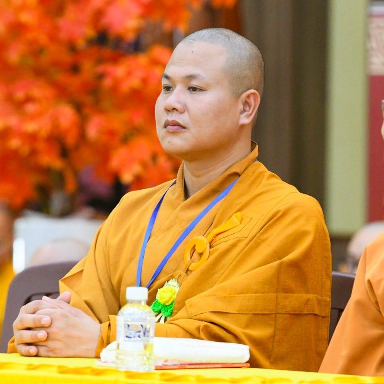 Đạo tràng Đạo Phật Ngày Nay và Phật tử gần xa dâng cúng pháp y, tứ sự đến hành giả an cư tại chùa Giác Ngộ – Đất Đỏ