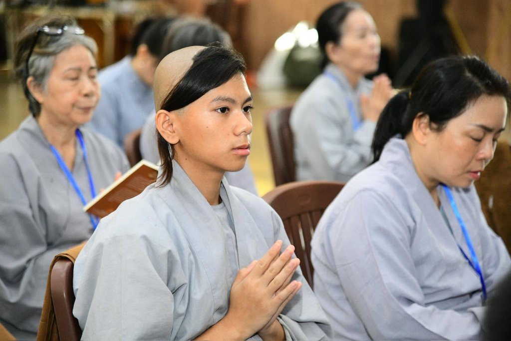 KHAI MẠC KHÓA TU “PHƯƠNG TRỜI THONG DONG” LẦN 10: GIEO DUYÊN XUẤT GIA, CÙNG TĂNG ĐOÀN AN CƯ TU HỌC