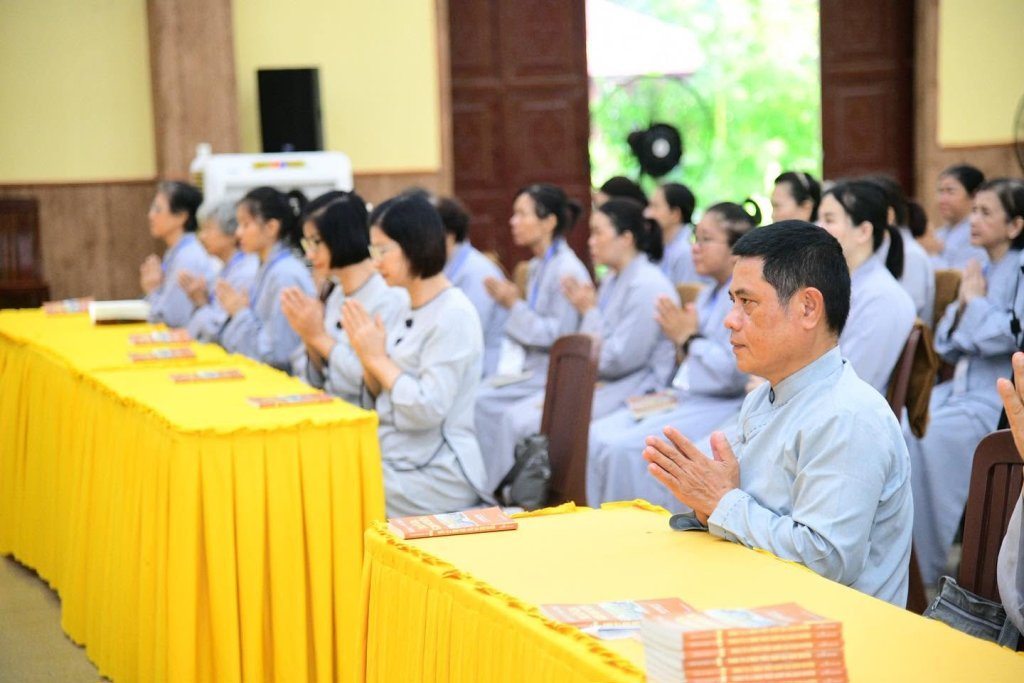 KHAI MẠC KHÓA TU “PHƯƠNG TRỜI THONG DONG” LẦN 10: GIEO DUYÊN XUẤT GIA, CÙNG TĂNG ĐOÀN AN CƯ TU HỌC