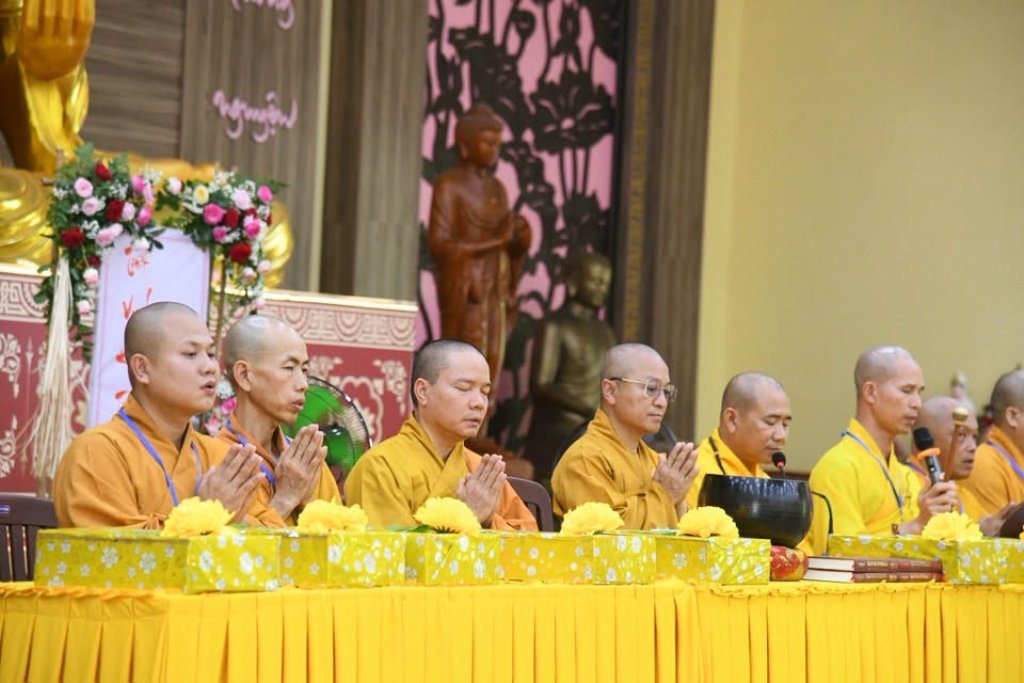 Đạo tràng Đạo Phật Ngày Nay và Phật tử gần xa dâng cúng pháp y, tứ sự đến hành giả an cư tại chùa Giác Ngộ – Đất Đỏ