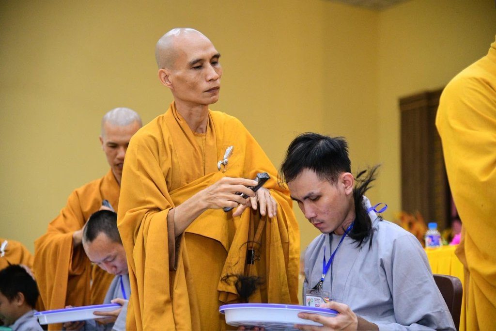 KHAI MẠC KHÓA TU “PHƯƠNG TRỜI THONG DONG” LẦN 10: GIEO DUYÊN XUẤT GIA, CÙNG TĂNG ĐOÀN AN CƯ TU HỌC