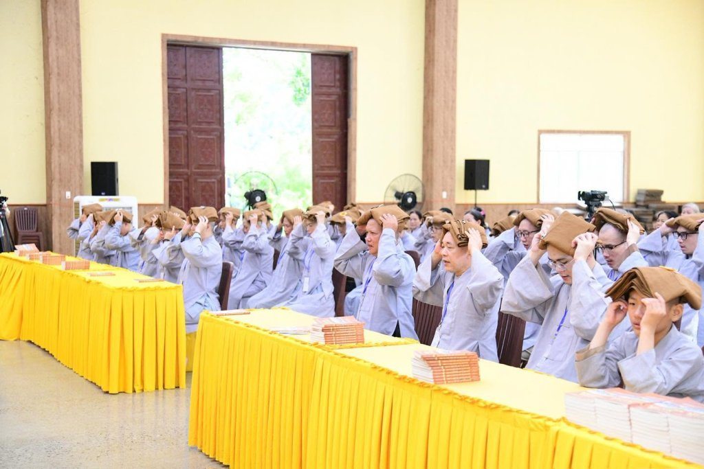 KHAI MẠC KHÓA TU “PHƯƠNG TRỜI THONG DONG” LẦN 10: GIEO DUYÊN XUẤT GIA, CÙNG TĂNG ĐOÀN AN CƯ TU HỌC