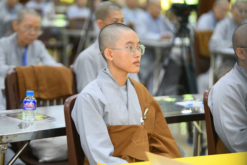 ĐĐ. Thích Khải Thành chia sẻ pháp thoại cho các hành giả Xuất gia gieo duyên