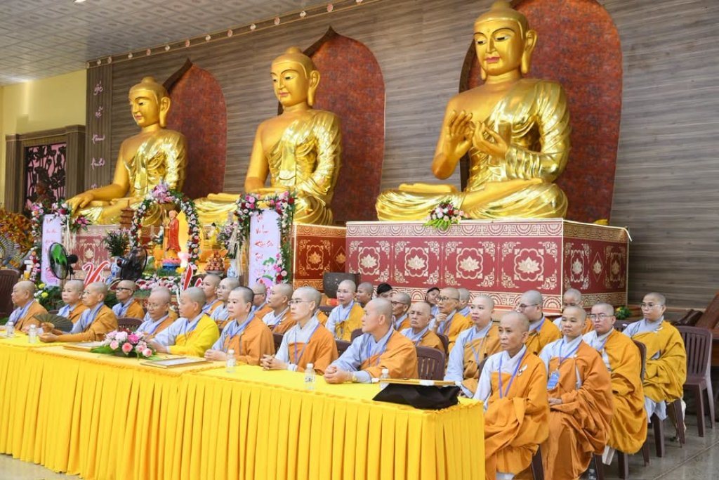 Đạo tràng Đạo Phật Ngày Nay và Phật tử gần xa dâng cúng pháp y, tứ sự đến hành giả an cư tại chùa Giác Ngộ – Đất Đỏ