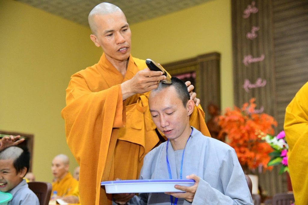 KHAI MẠC KHÓA TU “PHƯƠNG TRỜI THONG DONG” LẦN 10: GIEO DUYÊN XUẤT GIA, CÙNG TĂNG ĐOÀN AN CƯ TU HỌC