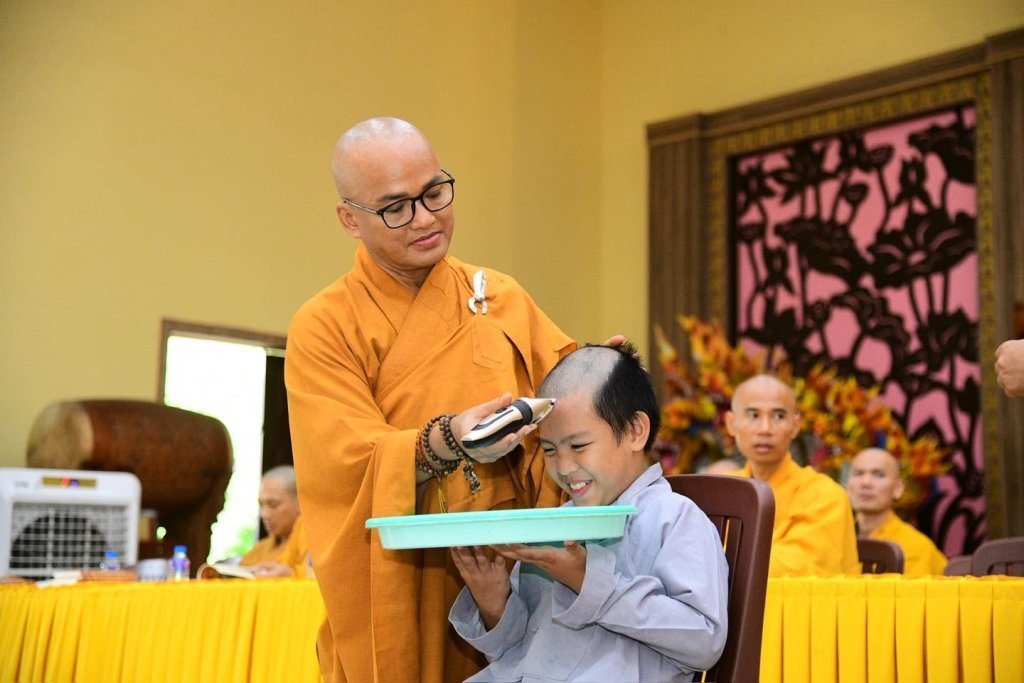 KHAI MẠC KHÓA TU “PHƯƠNG TRỜI THONG DONG” LẦN 10: GIEO DUYÊN XUẤT GIA, CÙNG TĂNG ĐOÀN AN CƯ TU HỌC