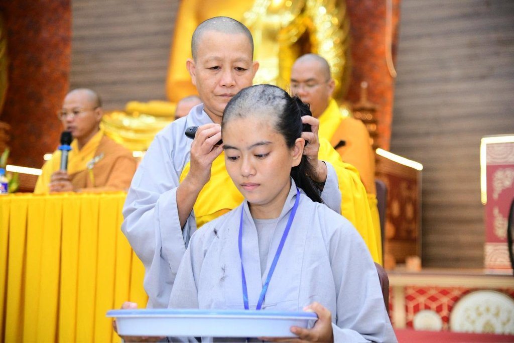 KHAI MẠC KHÓA TU “PHƯƠNG TRỜI THONG DONG” LẦN 10: GIEO DUYÊN XUẤT GIA, CÙNG TĂNG ĐOÀN AN CƯ TU HỌC