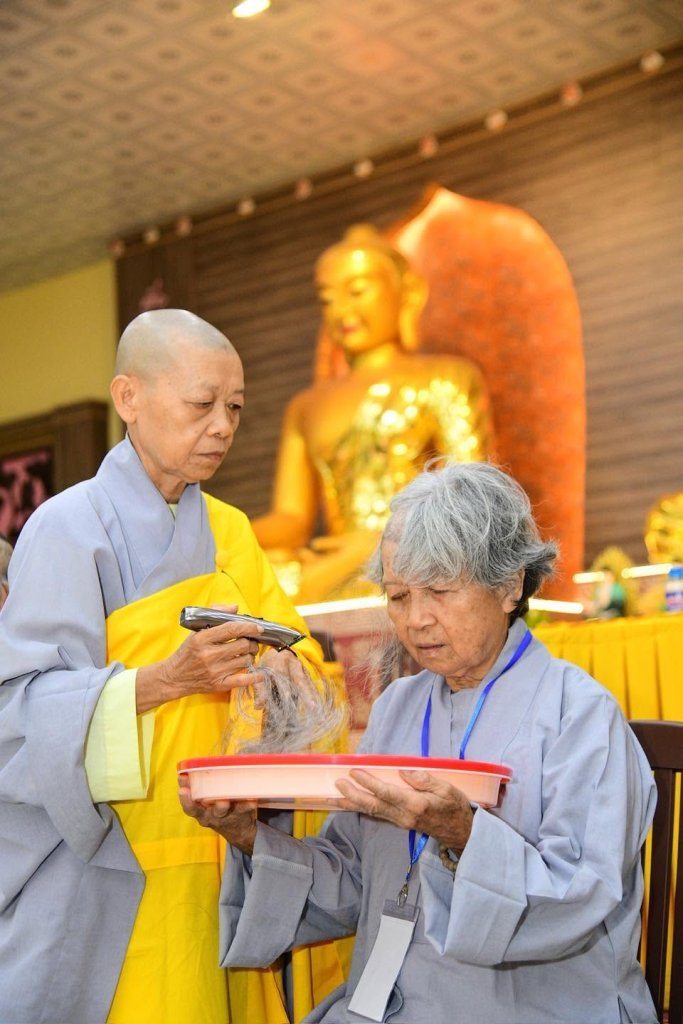 KHAI MẠC KHÓA TU “PHƯƠNG TRỜI THONG DONG” LẦN 10: GIEO DUYÊN XUẤT GIA, CÙNG TĂNG ĐOÀN AN CƯ TU HỌC