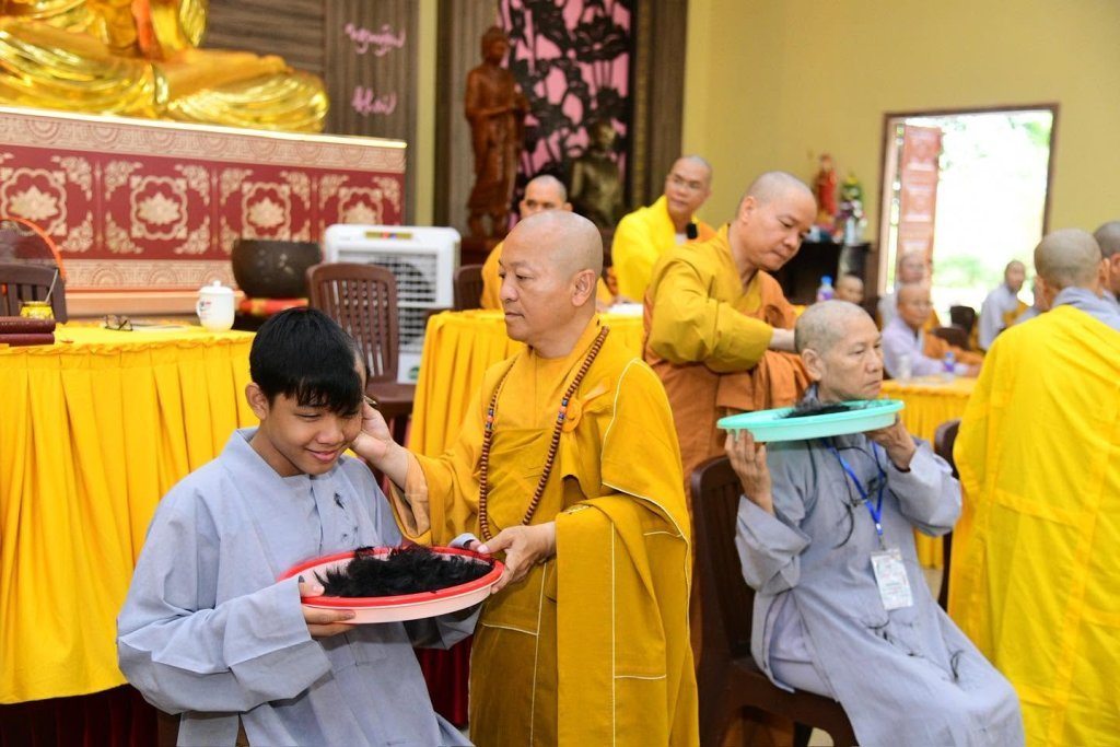 KHAI MẠC KHÓA TU “PHƯƠNG TRỜI THONG DONG” LẦN 10: GIEO DUYÊN XUẤT GIA, CÙNG TĂNG ĐOÀN AN CƯ TU HỌC