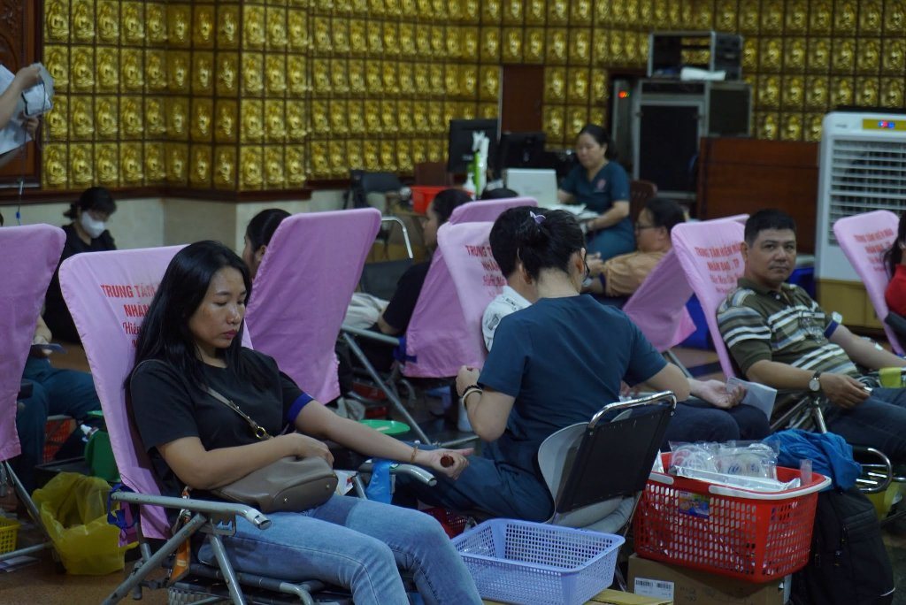 LAN TỎA HẠNH NGUYỆN BỒ-TÁT: HƠN 200 TÌNH NGUYỆN VIÊN THAM GIA HIẾN MÁU NHÂN ĐẠO LẦN THỨ 135 TẠI CHÙA GIÁC NGỘ