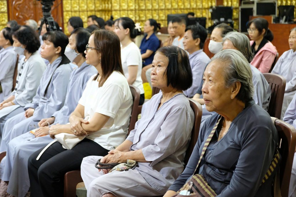 ÔM ẤP ĐỨA TRẺ BÊN TRONG BẰNG TÂM TỪ – HÀNH TRÌNH CHỮA LÀNH TỪ SỰ HIỂU THƯƠNG