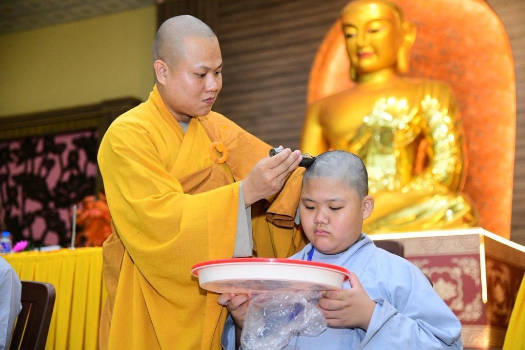 KHAI MẠC KHÓA TU “PHƯƠNG TRỜI THONG DONG” LẦN 10: GIEO DUYÊN XUẤT GIA, CÙNG TĂNG ĐOÀN AN CƯ TU HỌC