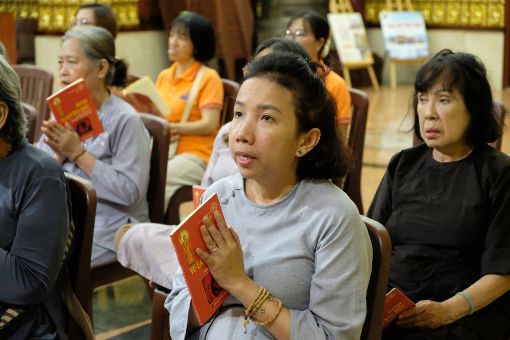 ÔM ẤP ĐỨA TRẺ BÊN TRONG BẰNG TÂM TỪ – HÀNH TRÌNH CHỮA LÀNH TỪ SỰ HIỂU THƯƠNG