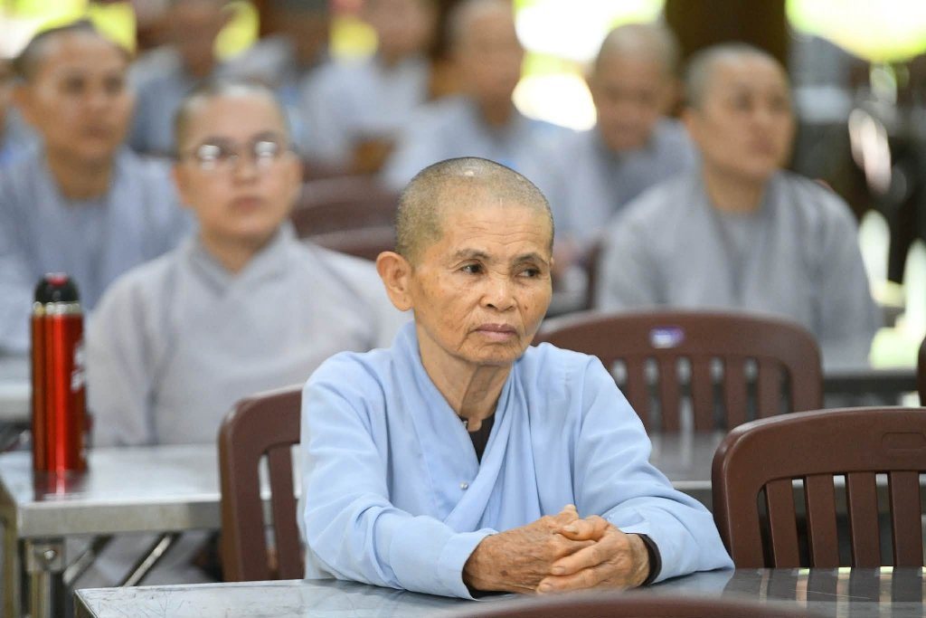 “CON RẮN” VÀ “CHIẾC BÈ” – BÀI HỌC SÂU SẮC VỀ CÁCH HỌC VÀ HÀNH CHÁNH PHÁP