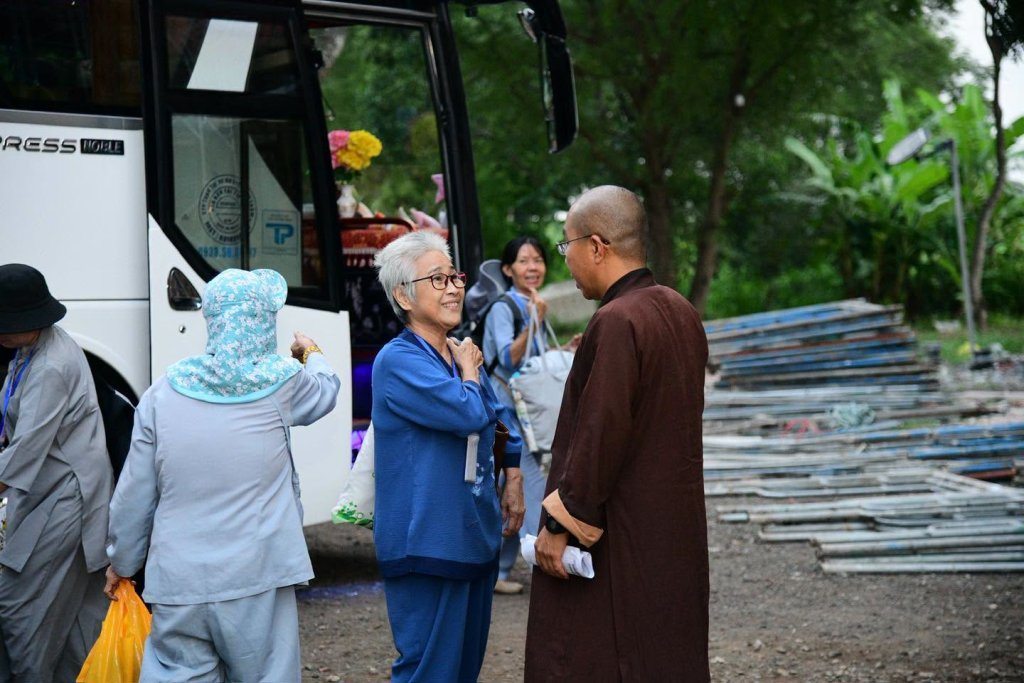 GẦN 100 HÀNH GIẢ “PHƯƠNG TRỜI THONG DONG” LẦN 10 NHẬP CHÚNG, LÀM QUEN NẾP SỐNG TU HỌC TẠI TRƯỜNG HẠ CHÙA GIÁC NGỘ - ĐẤT ĐỎ