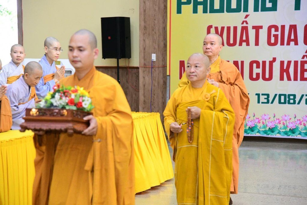 KHAI MẠC KHÓA TU “PHƯƠNG TRỜI THONG DONG” LẦN 10: GIEO DUYÊN XUẤT GIA, CÙNG TĂNG ĐOÀN AN CƯ TU HỌC