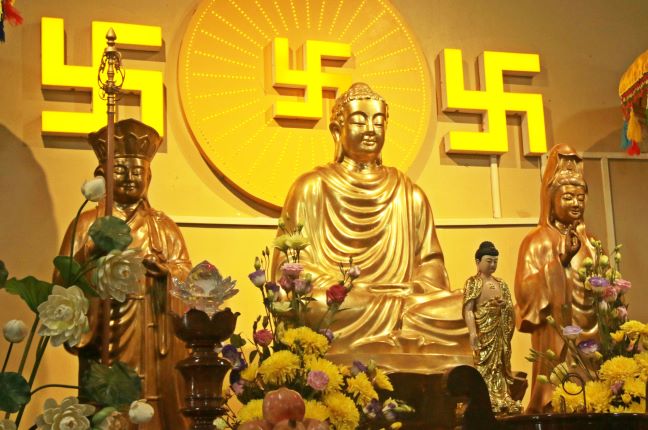 Cúng Dường Tam Bảo