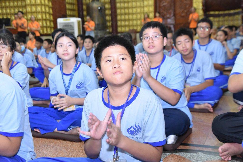 BÚP SEN TỪ BI VÀ BÀI HỌC ĐẦU NĂM HỌC MỚI: GIỎI HƠN MÌNH CỦA NGÀY HÔM QUA