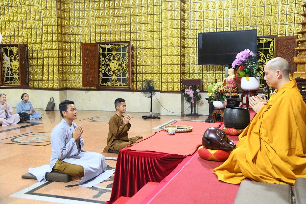 CHÙA GIÁC NGỘ TRANG NGHIÊM TỔ CHỨC LỄ THẾ PHÁT XUẤT GIA CHO 2 THIỆN NAM