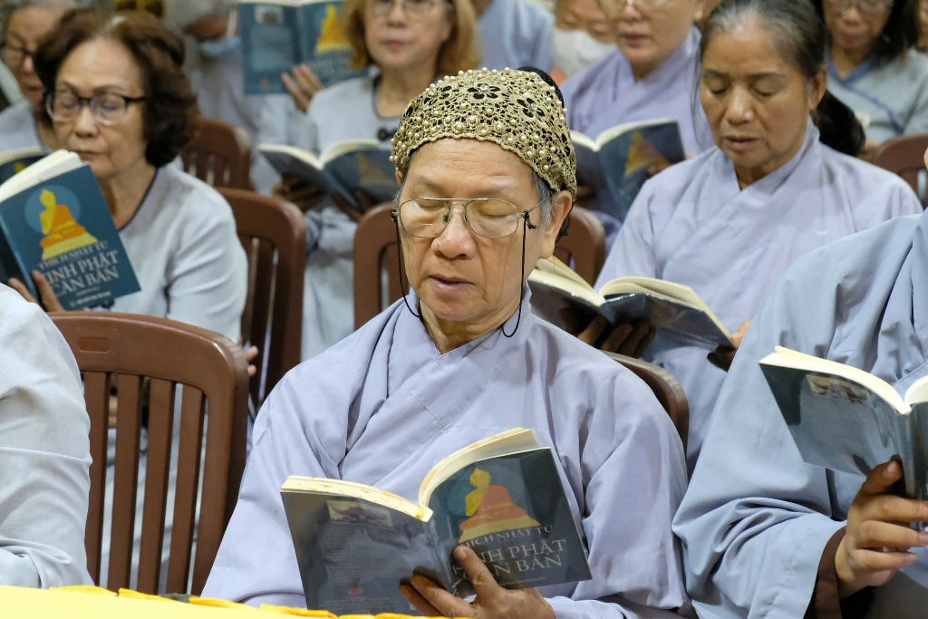 KHÓA TU NGÀY AN LẠC TẠI CHÙA GIÁC NGỘ VỚI SỰ THAM DỰ CỦA GS. TS. NGUYỄN HÙNG HẬU