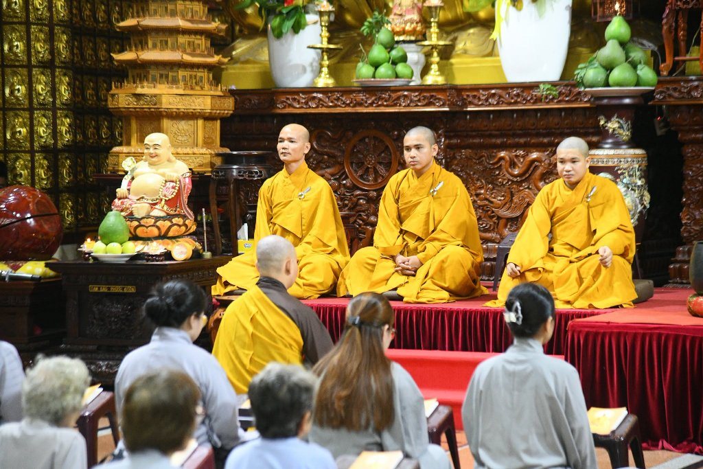 HƠN 200 PHẬT TỬ THAM DỰ LỄ SÁM HỐI TẠI CHÙA GIÁC NGỘ: LỜI NHẮC NHỞ VỀ SỨC KHỎE TINH THẦN TỪ THẦY NHẬT TỪ