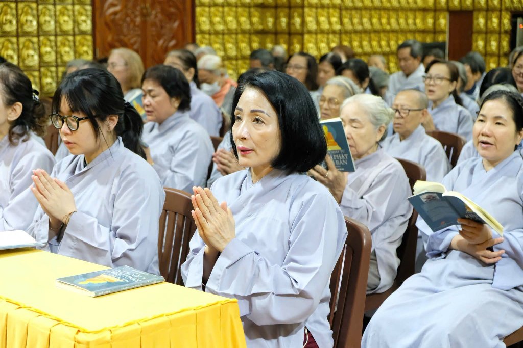 KHÓA TU NGÀY AN LẠC TẠI CHÙA GIÁC NGỘ VỚI SỰ THAM DỰ CỦA GS. TS. NGUYỄN HÙNG HẬU