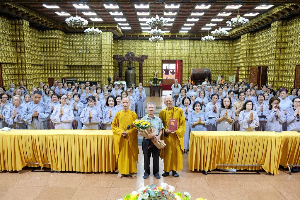 KHÓA TU NGÀY AN LẠC TẠI CHÙA GIÁC NGỘ VỚI SỰ THAM DỰ CỦA GS. TS. NGUYỄN HÙNG HẬU