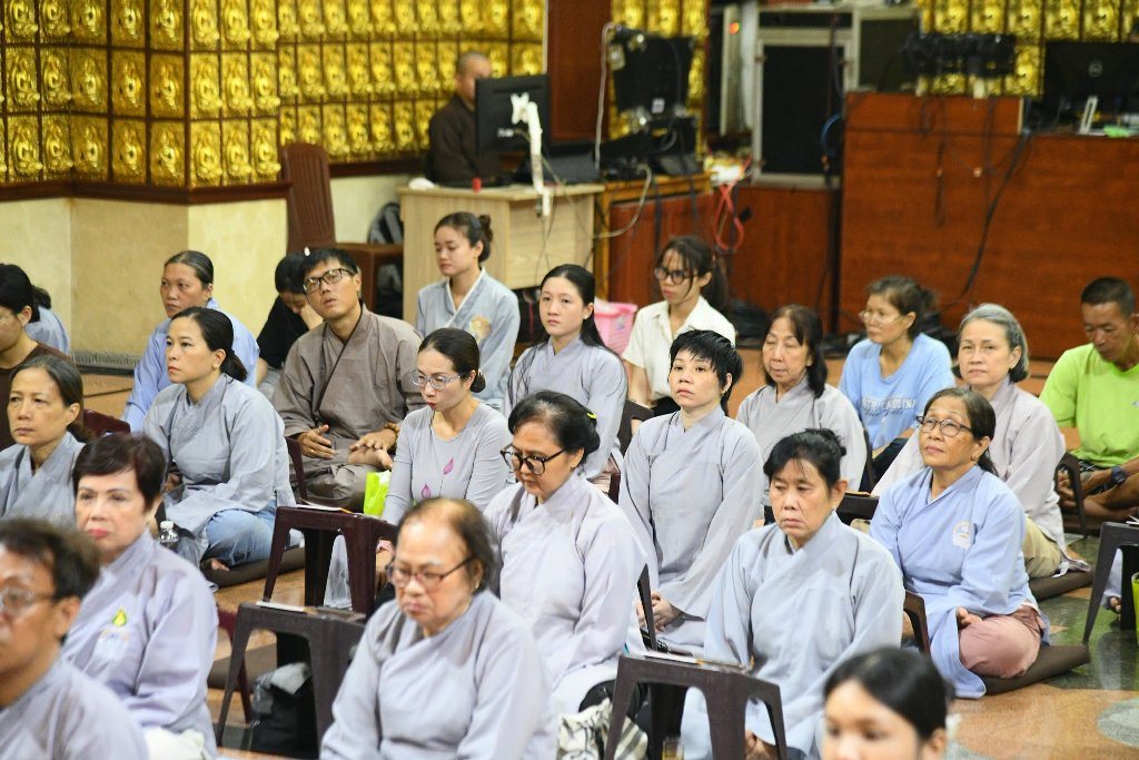 HƠN 200 PHẬT TỬ THAM DỰ LỄ SÁM HỐI TẠI CHÙA GIÁC NGỘ: LỜI NHẮC NHỞ VỀ SỨC KHỎE TINH THẦN TỪ THẦY NHẬT TỪ