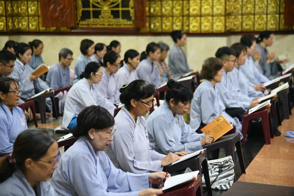 HƠN 200 PHẬT TỬ THAM DỰ LỄ SÁM HỐI TẠI CHÙA GIÁC NGỘ: LỜI NHẮC NHỞ VỀ SỨC KHỎE TINH THẦN TỪ THẦY NHẬT TỪ