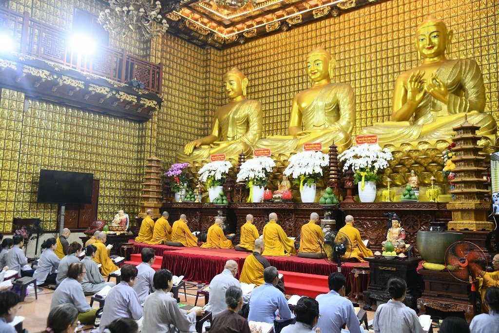 HƠN 200 PHẬT TỬ THAM DỰ LỄ SÁM HỐI TẠI CHÙA GIÁC NGỘ: LỜI NHẮC NHỞ VỀ SỨC KHỎE TINH THẦN TỪ THẦY NHẬT TỪ