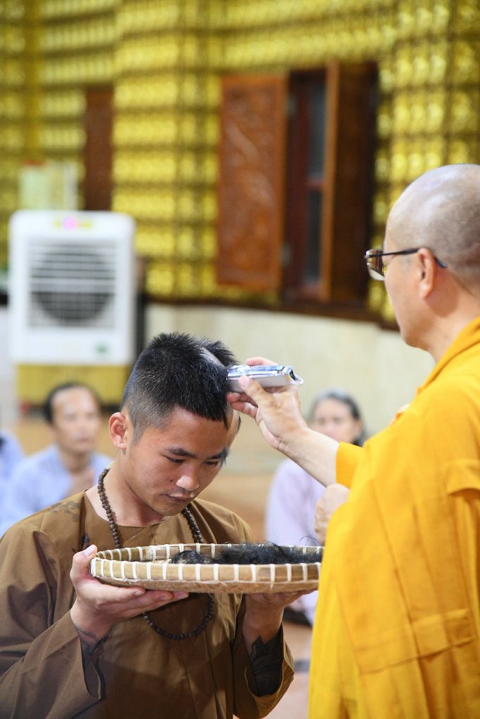 CHÙA GIÁC NGỘ TRANG NGHIÊM TỔ CHỨC LỄ THẾ PHÁT XUẤT GIA CHO 2 THIỆN NAM