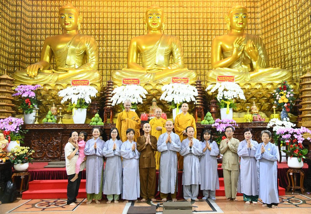 CHÙA GIÁC NGỘ TRANG NGHIÊM TỔ CHỨC LỄ THẾ PHÁT XUẤT GIA CHO 2 THIỆN NAM
