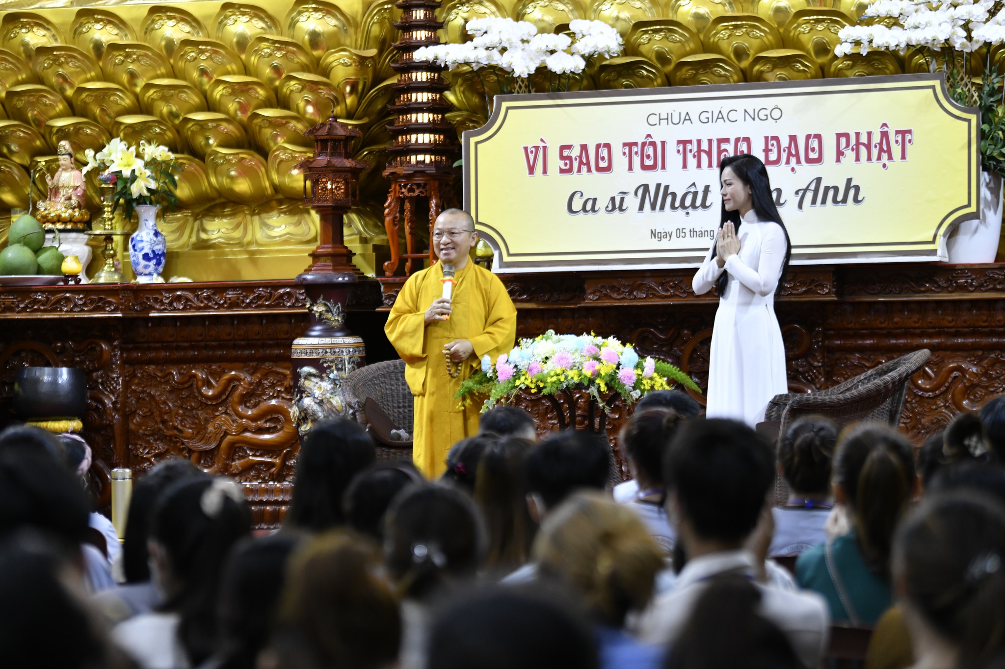 Ca sĩ Nhật Kim Anh khuyến khích hơn 800 bạn trẻ hãy siêng năng làm điều thiện để cuộc sống tốt đẹp hơn