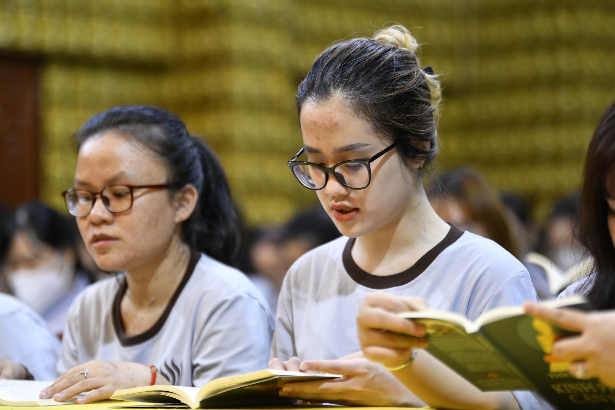 Ca sĩ Nhật Kim Anh khuyến khích hơn 800 bạn trẻ hãy siêng năng làm điều thiện để cuộc sống tốt đẹp hơn