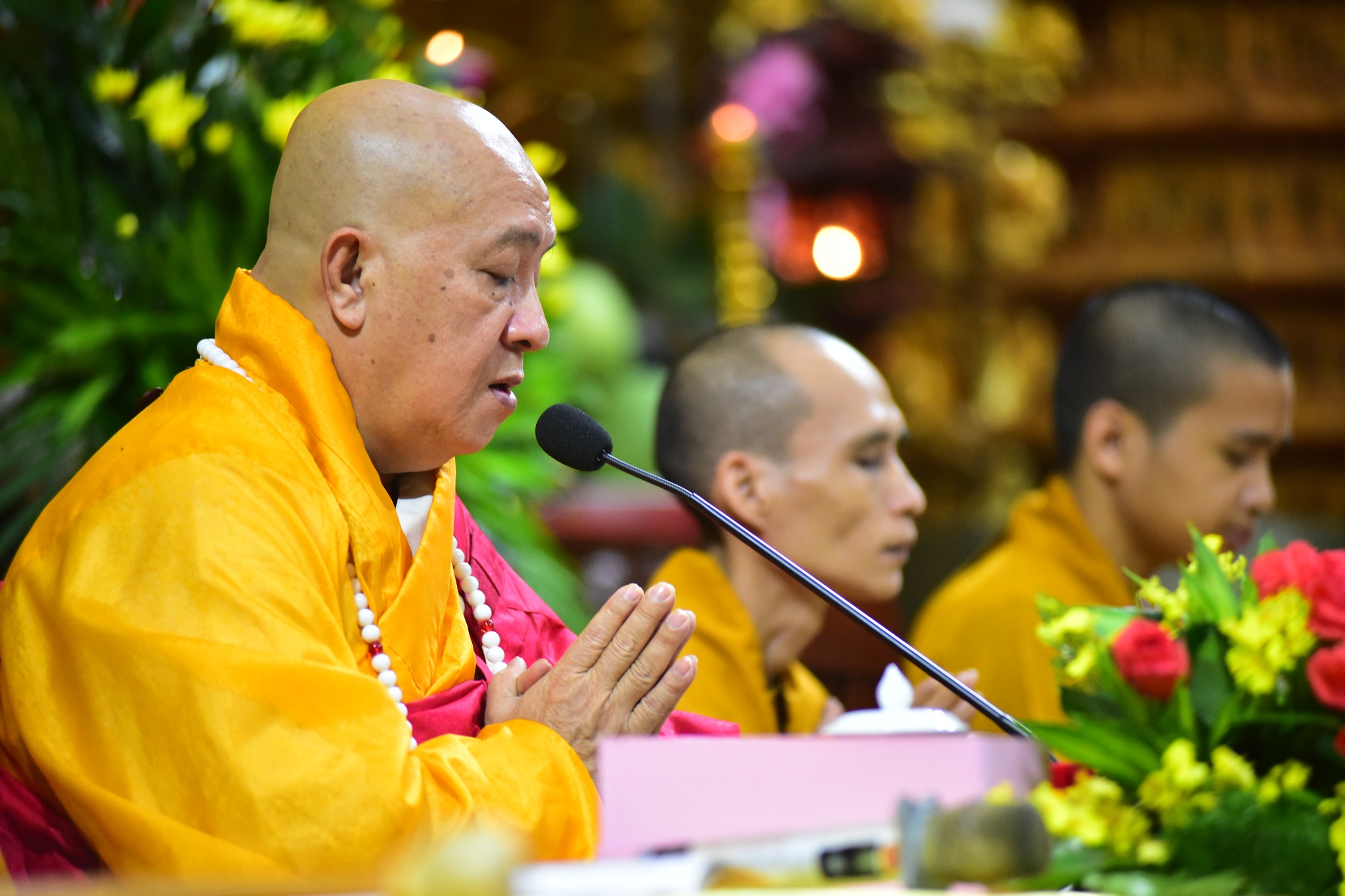 Hạnh phúc lâu dài từ hôn lễ trước Phật đài