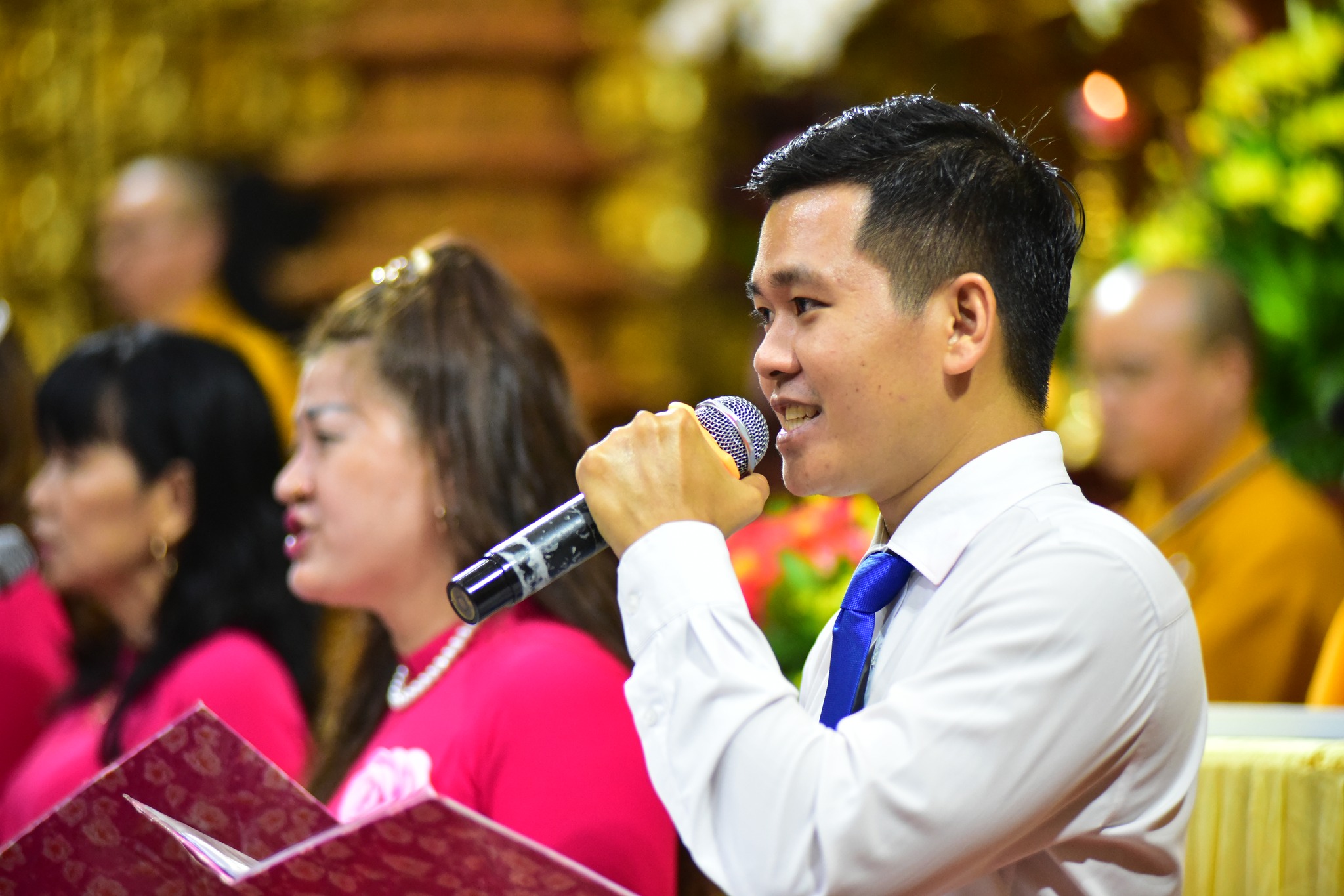 Hạnh phúc lâu dài từ hôn lễ trước Phật đài