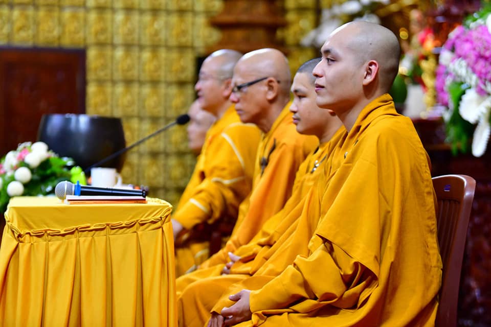 Nên thờ Phật và tu học Phật làm sao cho đúng pháp?