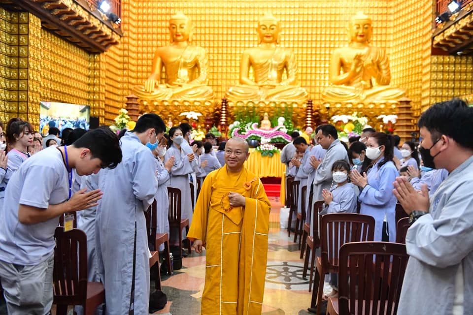 Nên thờ Phật và tu học Phật làm sao cho đúng pháp?