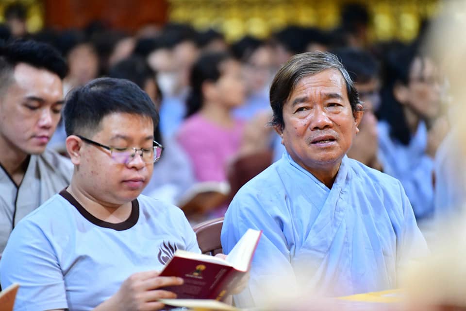 Nên thờ Phật và tu học Phật làm sao cho đúng pháp?
