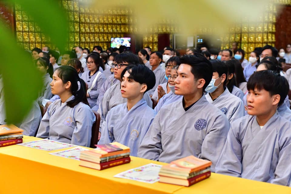 Nên thờ Phật và tu học Phật làm sao cho đúng pháp?
