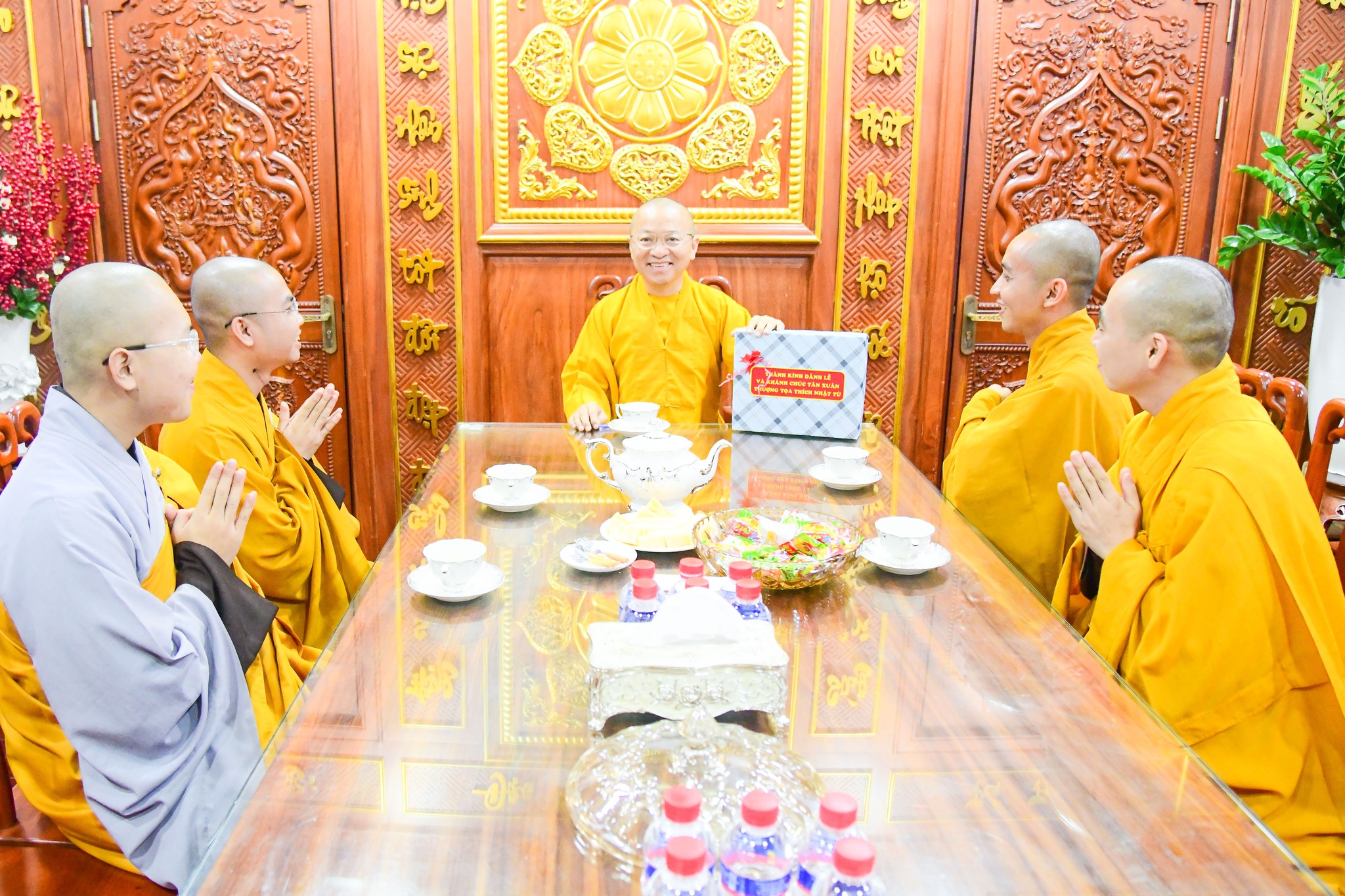 Tăng sinh Học viện khóa XIV đến thăm và chúc tết TT. Thích Nhật Từ tại chùa Giác Ngộ