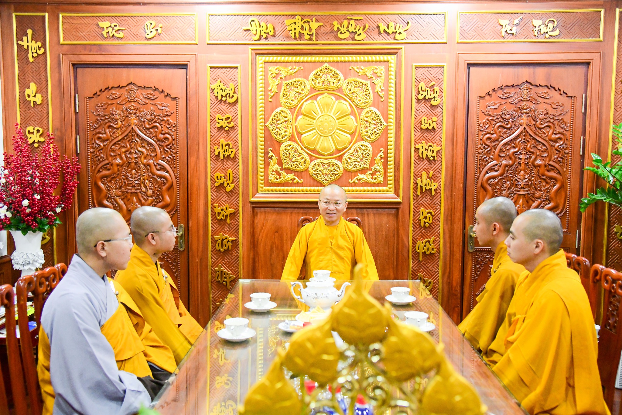 Tăng sinh Học viện khóa XIV đến thăm và chúc tết TT. Thích Nhật Từ tại chùa Giác Ngộ