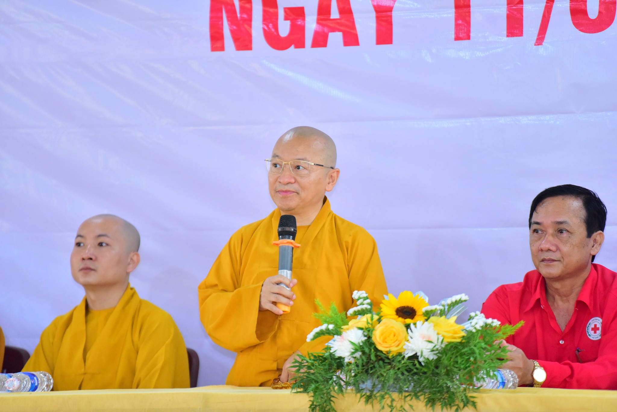 Chùa Quan Âm Đông Hải trao 500 phần quà tết yêu thương tại TX.Vĩnh Châu tỉnh Sóc Trăng