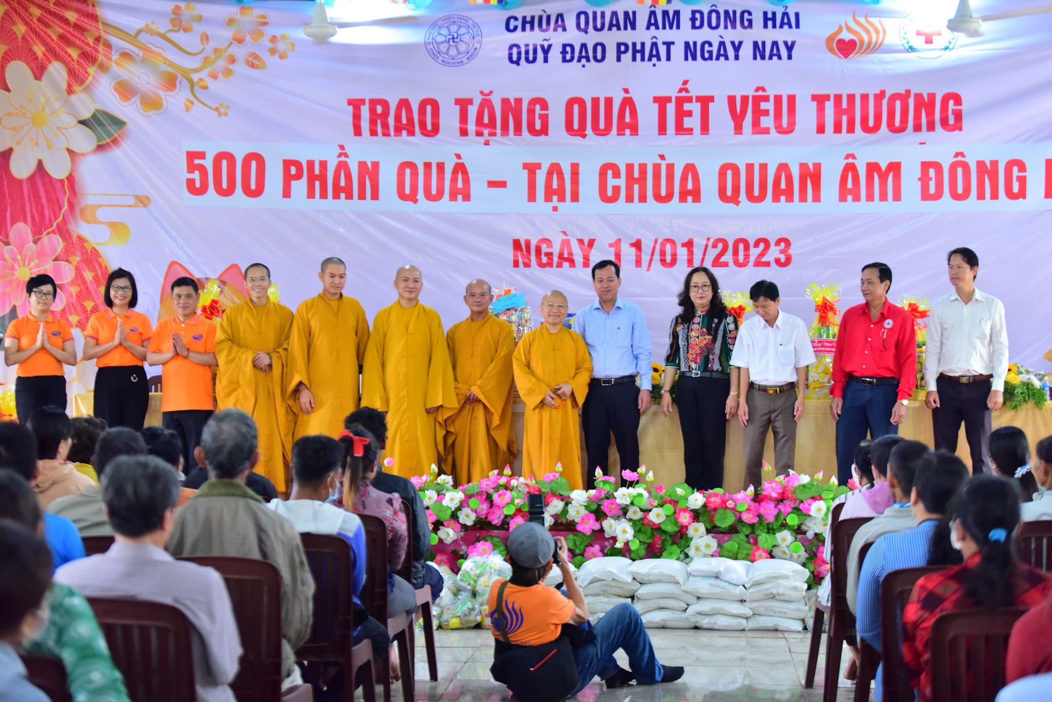 Chùa Quan Âm Đông Hải trao 500 phần quà tết yêu thương tại TX.Vĩnh Châu tỉnh Sóc Trăng