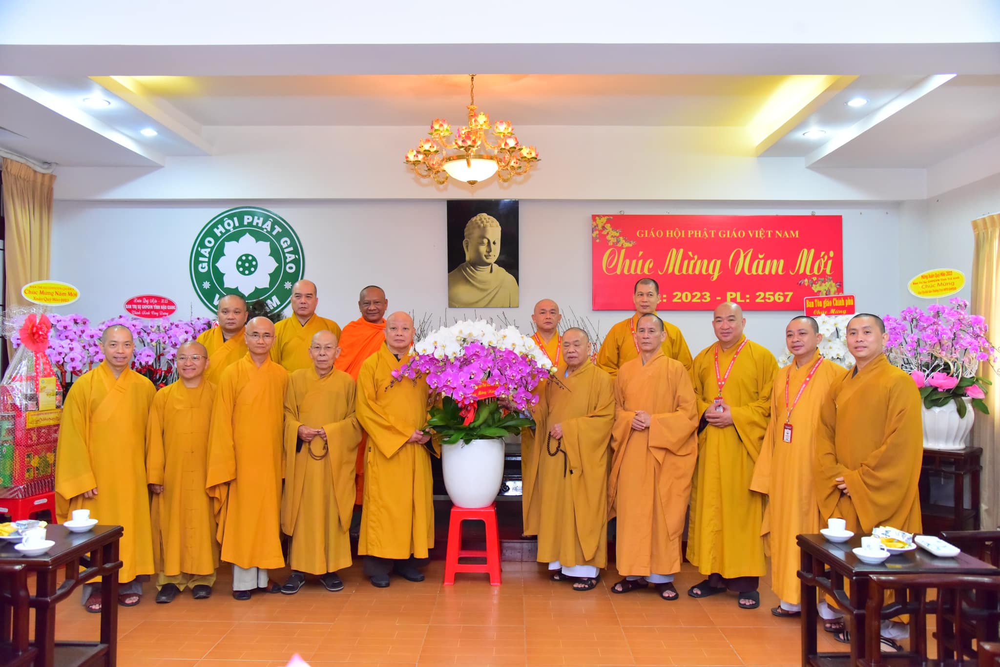 Ban Trị sự GHPGVN TP.HCM thăm và chúc Tết Hòa thượng Chủ tịch, Ban Thường trực HĐTS Trung ương GHPGVN